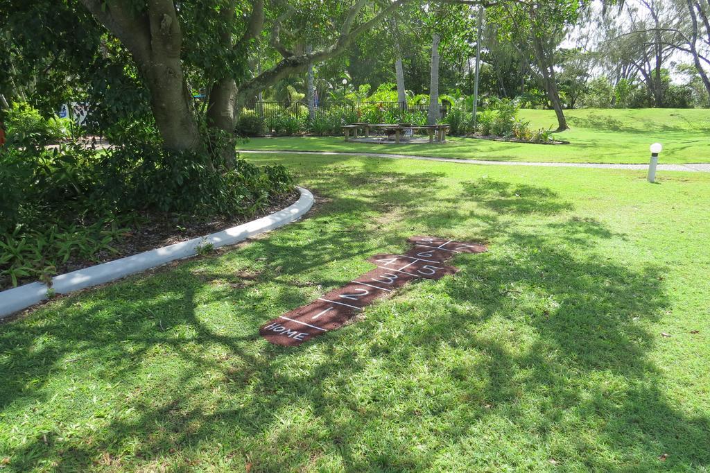 The Shores Holiday Apartments Mackay Esterno foto